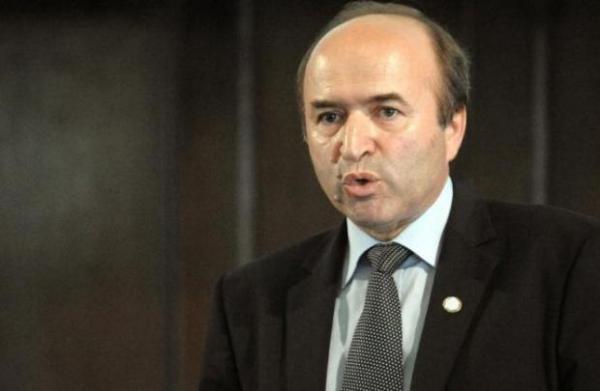 Tudorel Toader, anunţ despre continuarea anchetei pe OUG 13: "Nu evaluăm legalitatea şi oportunitatea actelor altei puteri"