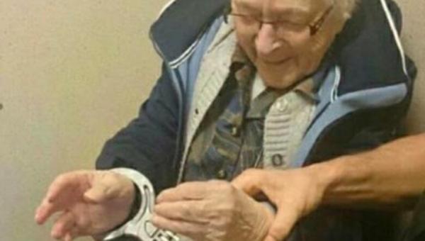 ARESTATĂ la 99 de ani! Motivul pentru care o bătrânică a ajuns cu cătuşele la mână, la o vârstă atât de înaintată!