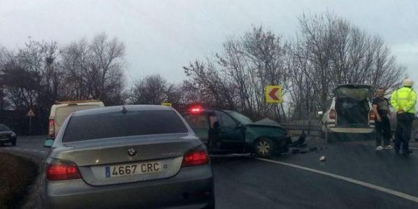 Patru răniţi la Albota, lângă Piteşti, într-un accident de circulaţie