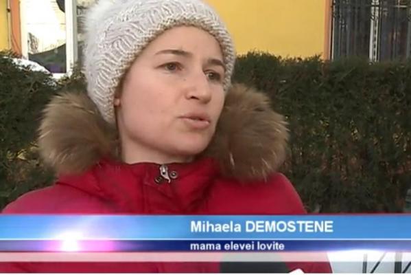 O profesoară din Constanţa ar fi agresat o elevă de clasa a şaptea pentru că citea la ore o carte cu conținut erotic (VIDEO)