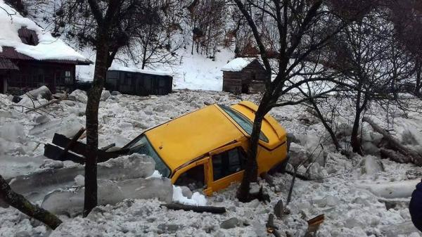 Inundaţii teribile: localitate invadată de sloiuri de gheaţă, în Maramureş (VIDEO, GALERIE FOTO)