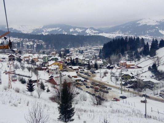 Localnici şi turişti din Vatra Dornei, EVACUAŢI din calea apelor