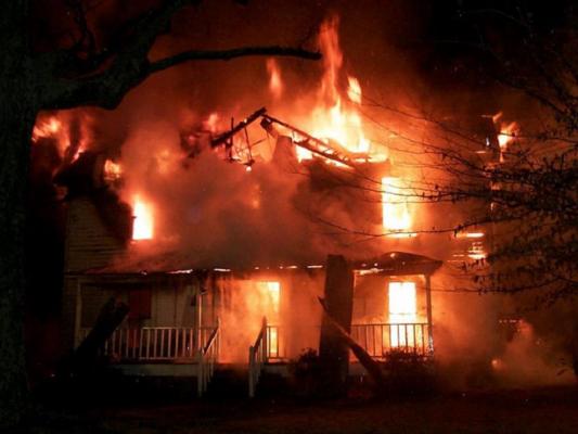 Descoperire MACABRĂ în Bistriţa Năsăud: O casă a fost INCENDIATĂ pentru a acoperi o CRIMĂ