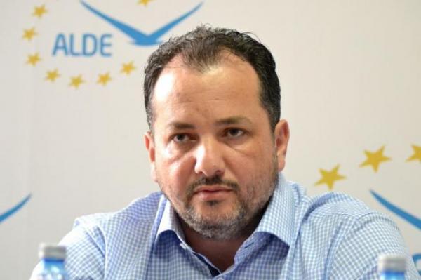 ALDE îl exclude pe Cătălin Beciu, cel care i-a făcut pe protestatari "cretini", după ce acesta a anunţat că demisionează