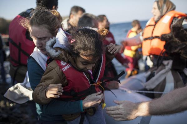 Misiunile UE din Marea Mediterană AJUTĂ traficanţii de persoane