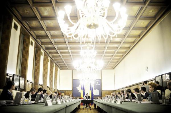 Guvernul nu va mai da Ordonanţe de Urgenţă "pe subiecte sensibile, precum Justiţia sau fiscalitatea"