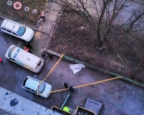 Încă o victimă a "Balenei Albastre"? Un tânăr de 20 de ani s-a SINUCIS, aruncându-se de la etajul 14 al unui bloc din Chișinău (VIDEO)