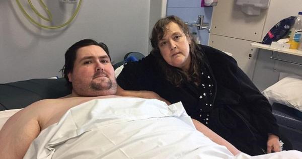 Un tânăr bolnav de cancer este BLOCAT în spital de 30 de săptămâni. De ce nu pot doctorii să îl trimită acasă