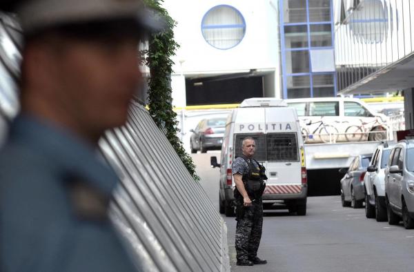 Jaf ÎN PLINĂ STRADĂ în Vaslui. Trei tineri de 18 ani au fost ARESTAŢI