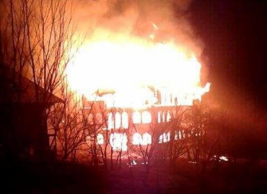 Puternic incendiu în Prahova, în casa unei asociații care îngrijește sute de copii orfani