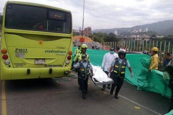 Un nou atac terorist? Cel puţin 34 de morţi şi 15 răniţi, după ce un autobuz a intrat în plin în mulţimea de oameni