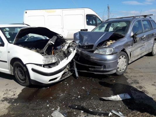 Teribil accident în lanţ, cu OPT victime, lângă Bucureşti. Un microbuz şi alte trei maşini s-au ciocnit