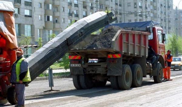 Începe nebunia! Pe ce străzi din Bucureşti SE VA CIRCULA BARĂ LA BARĂ, din cauza reparaţiilor la carosabil. Cele mai mari bulevarde sunt pe listă