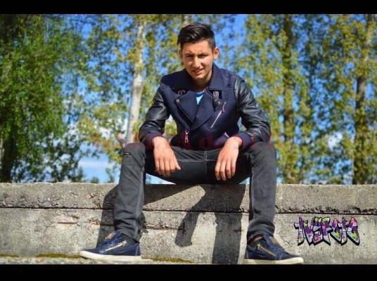 Un tânăr de 19 ani, din Vâlcea, a murit pe terenul de fotbal. I s-a făcut rău în prima repriză, însă tot a intrat să joace