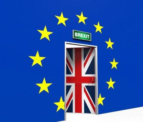 Guvernul britanic vrea să taie alocaţiile pentru copiii străinilor care vor veni în regat începând de miercuri. Ce se va întâmpla cu europenii aflaţi deja în Marea Britanie