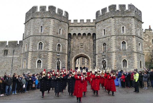 ATAC TERORIST la Londra: Cum arată NOILE BARIERE instalate la Castelul Windsor şi Buckingham Palace, pentru prevenirea unui nou atentat (FOTO)