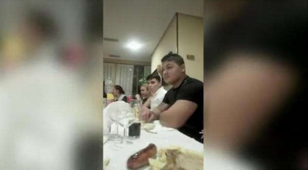 Am aflat cum au dat cei 120 de români ŢEAPA MOMENTULUI în Spania! Zecile de petrecăreţi s-au TIRAT din restaurant pe DANSUL PINGUINULUI (VIDEO)