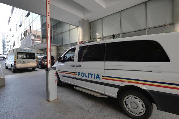PERCHEZIŢII la Serviciul de Evidenţa Persoanelor Galaţi, care vizează un funcţionar. Activitatea instituţiei este blocată