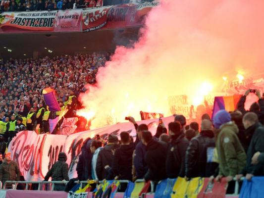 UNIC! Federaţia Română de Fotbal dă suporterii naţionalei în judecată şi cere daune de 500.000 de euro