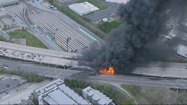 Alertă în statul american Georgia. Un incendiu violent a provocat prăbușirea parțială a unei autostrăzi