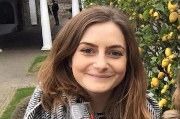 "Nu la asta mă aşteptam la 24 de ani". DRAMA unei tinere, care suferă de o formă de CANCER extrem de RARĂ. Doar ZECE persoane din lume mai au această boală