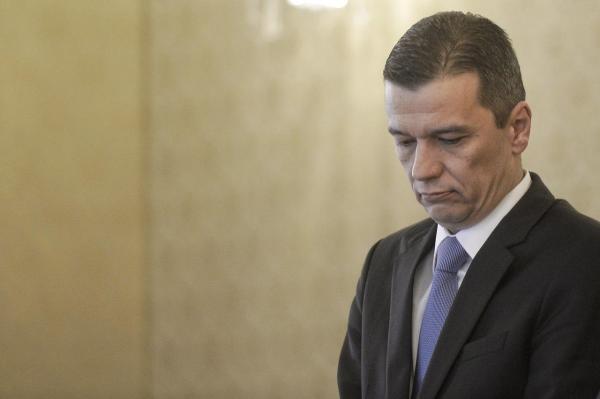 Premierul Sorin Grindeanu, la Buzău. Mai mulţi oameni nemulţumiţi l-au întâmpinat pe şeful Executivului