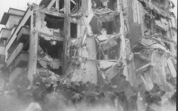 DOCUMENTE UNICE! Listele cu persoanele decedate la cutremurul din 1977. Câţi străini au murit în Bucureşti