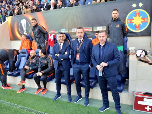 Englezii de la The Sun îl fac PRAF pe antrenorul Stelei, Laurenţiu Reghecampf: "Superstiţie foarte bizară, înaintea fiecărui meci!"