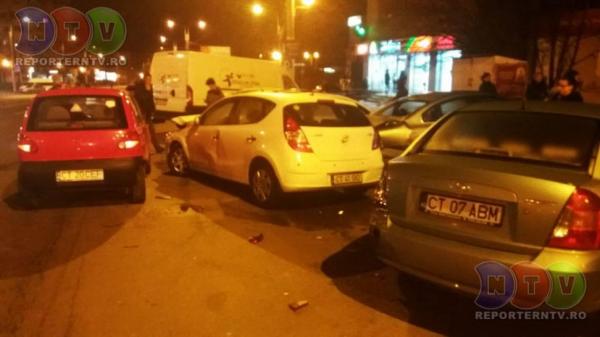 FOTO Abia şi-a luat permisul şi s-a crezut pilot de curse! A provocat cel mai mare accident din acest an