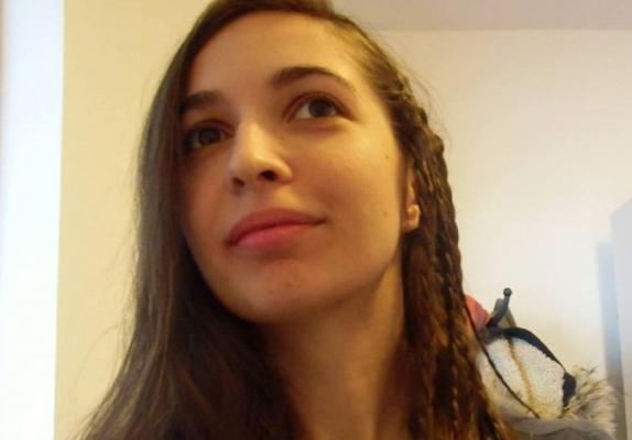 O profă de română declară RĂZBOI programei şcolare: NU PREDAU elevilor poeziile de Eminescu, "Amintirile" lui Creangă sau nuvelele lui Slavici!