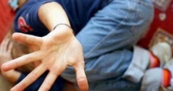 Scandal la Botoșani, după ce un profesor a bătut un elev, la ore. Cadrul didactic l-a lovit cu capul de dulap