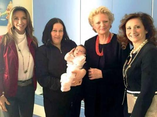 DE BASM! Fiica de nici două luni a unei românce fără adăpost din Napoli a fost botezată de Prinţesa Beatrice de Bourbon