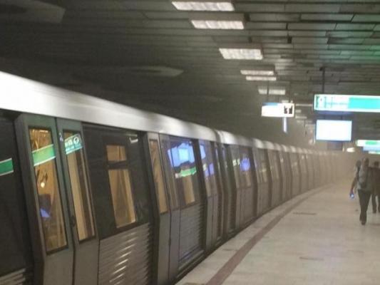 BREAKING NEWS. FUM LA METROU! Circulaţia a fost întreruptă miercuri de dimineaţă pe Magistrala 1