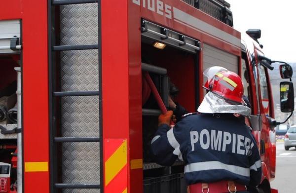 UPDATE Incendiu puternic în Bucureşti! Flăcările au fost stinse