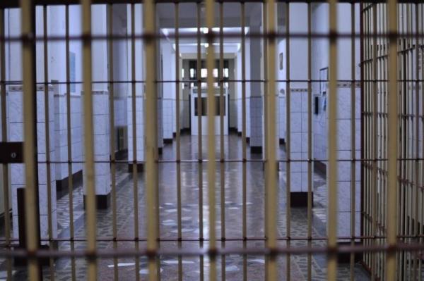 PSD, UDMR şi ALDE susţin majorarea reducerii din pedeapsă pentru condiţii necorespunzătoare de detenţie de la 3 la 9 zile pe lună