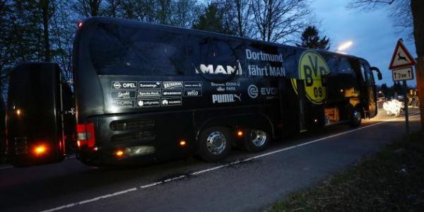 A fost arestat un suspect, după atacul asupra autocarului Borussiei Dortmund. Poliţia a anunţat că e vorba despre un "act terorist"