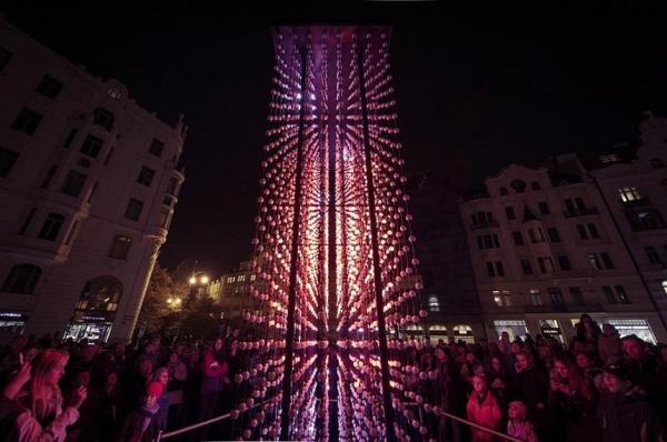 Spotlight 2017. Palatul CEC, luminat de şapte proiectoare laser + o instalaţie de 3.300 de LED-uri! Când va avea loc proiecţia