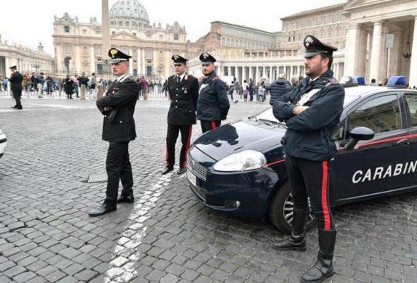 Românii deghizaţi în poliţişti fac ravagii la Roma! Autorităţile italiene sunt în alertă