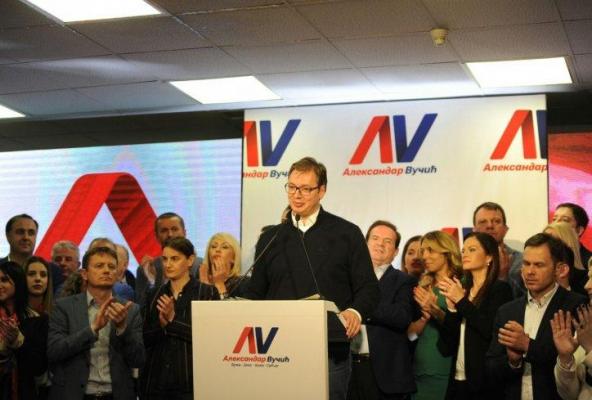 Premierul sârb Aleksandar Vucic a câştigat alegerile prezideţiale din primul tur de scrutin