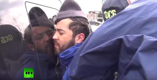 VIDEO SPECTACULOS. Momentul CAPTURĂRII unui TERORIST! Individul purta o GRENADĂ chiar în borsetă