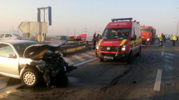 CARAMBOL pe autostrada A1, la intrarea în Piteşti, din cauza poleiului. Cinci maşini, implicate în accident! TRAFICUL A FOST DEVIAT