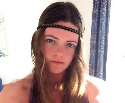 O tânără s-a SINUCIS pentru "a-şi cruţa părinţii de suferinţă"