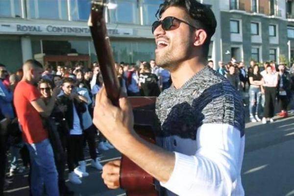 Elias este românul care a cucerit oraşul Napoli cu primul lui single! VIDEO cu melodia cântată în napoletană