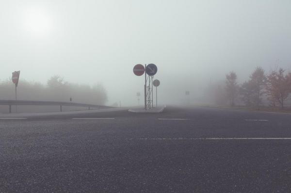 Atenţie, şoferi! CEAŢĂ DENSĂ pe autostrăzile A2 şi A4, vizibilitatea este redusă sub 100 de metri