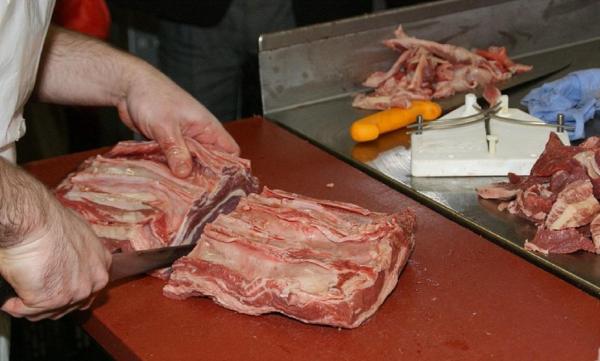 Mâncare MAI SCUMPĂ, din aprilie! Preţul cărnii de porc ar putea creşte cu până 30% în această lună