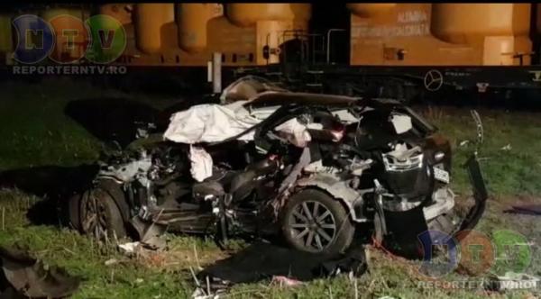 ACCIDENT ÎNFIORĂTOR la Constanţa! Un bărbat a fost tăiat în două, după ce maşina pe care o conducea a fost lovită de tren (VIDEO)