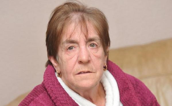 O femeie cu dizabilităţi se află în COMĂ, după ce a fost BĂTUTĂ crunt, în contul unei DATORII a fiului său