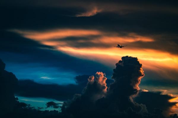 Pasagerii unui zbor Moscova-Bangkok, grav răniţi în urma unor turbulenţele atmosferice puternice