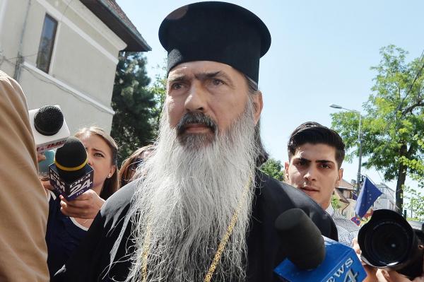 Arhiepiscopul Tomisului, IPS Teodosie, va fi judecat pentru că a obţinut nelegal fonduri europene. Au fost respinse excepțiile invocate de avocat