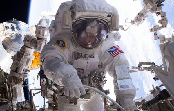 EVENIMENT NASA: Doi astronauţi de pe ISS au efectuat azi a 200-a ieşire în spaţiu de pe Staţia Spaţială Internaţională (VIDEO)